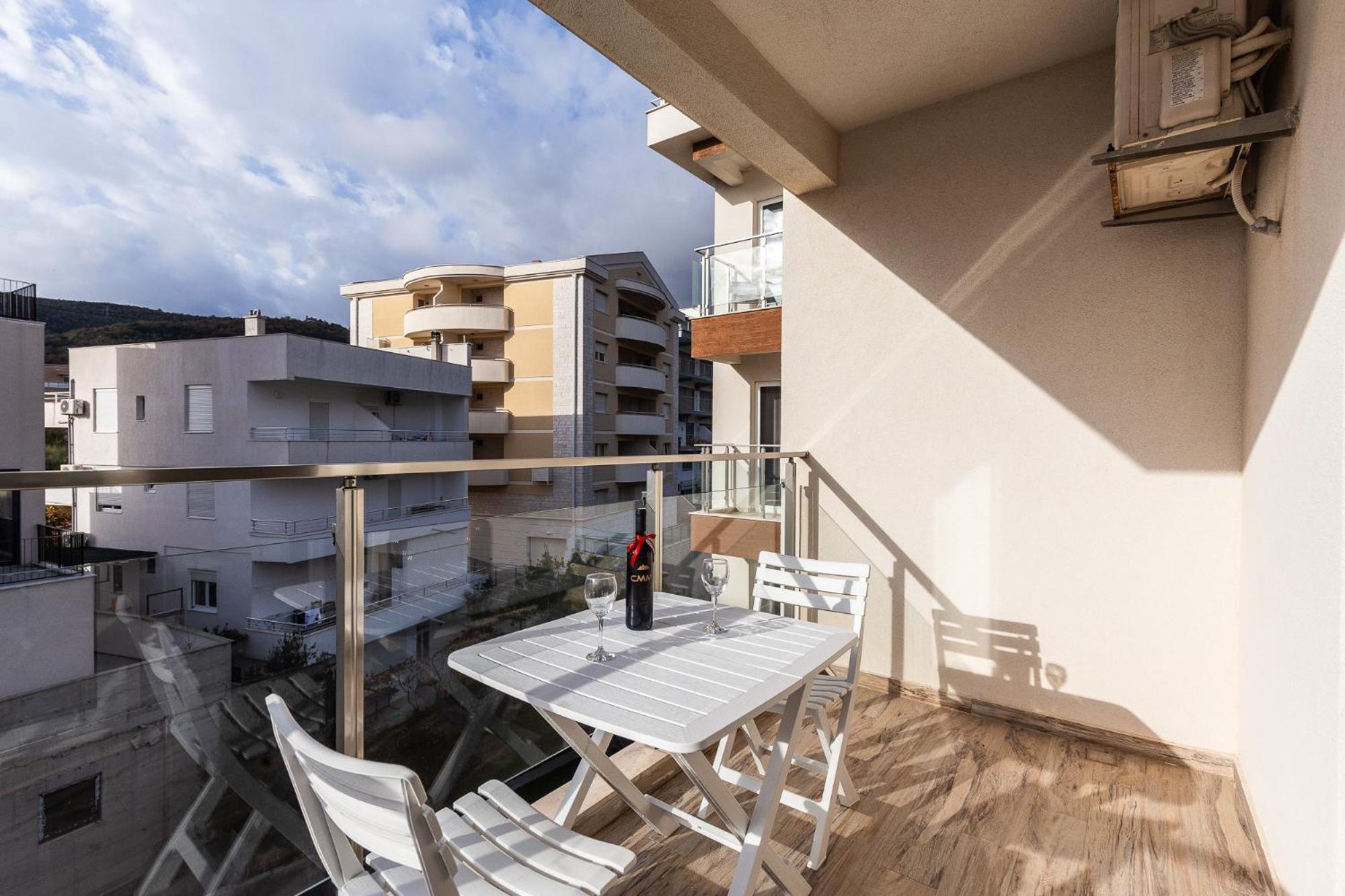 Sunny Side Wellness Resort & Spa Budva Exterior photo